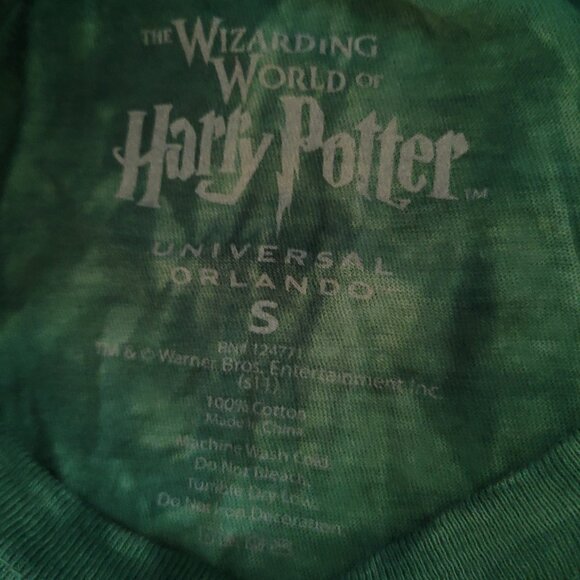 New Slytherin Tee Hogwarts Universal Wizarding World of Harry Potter Size S NWT - Picture 4 of 8